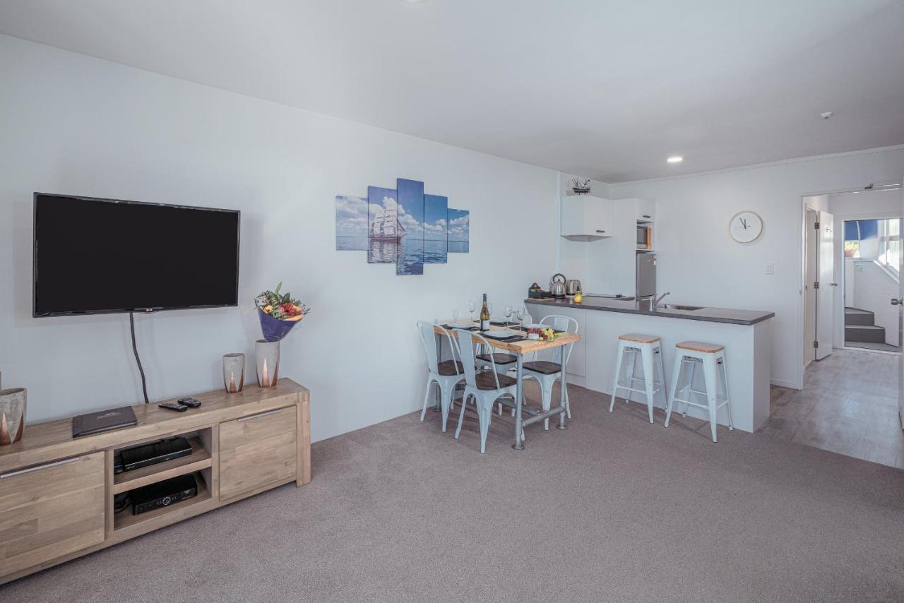 Waterfront Apartments Whitianga Bagian luar foto
