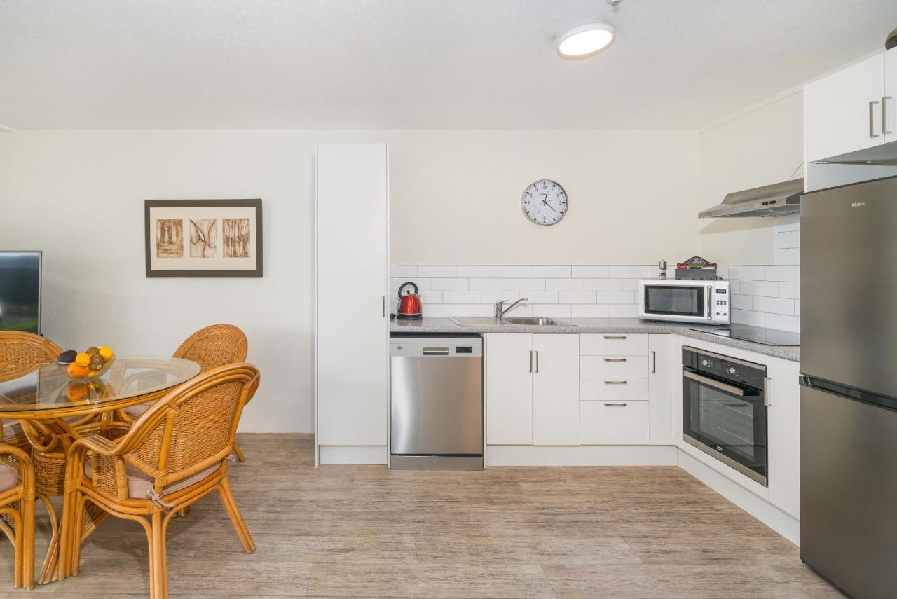 Waterfront Apartments Whitianga Bagian luar foto