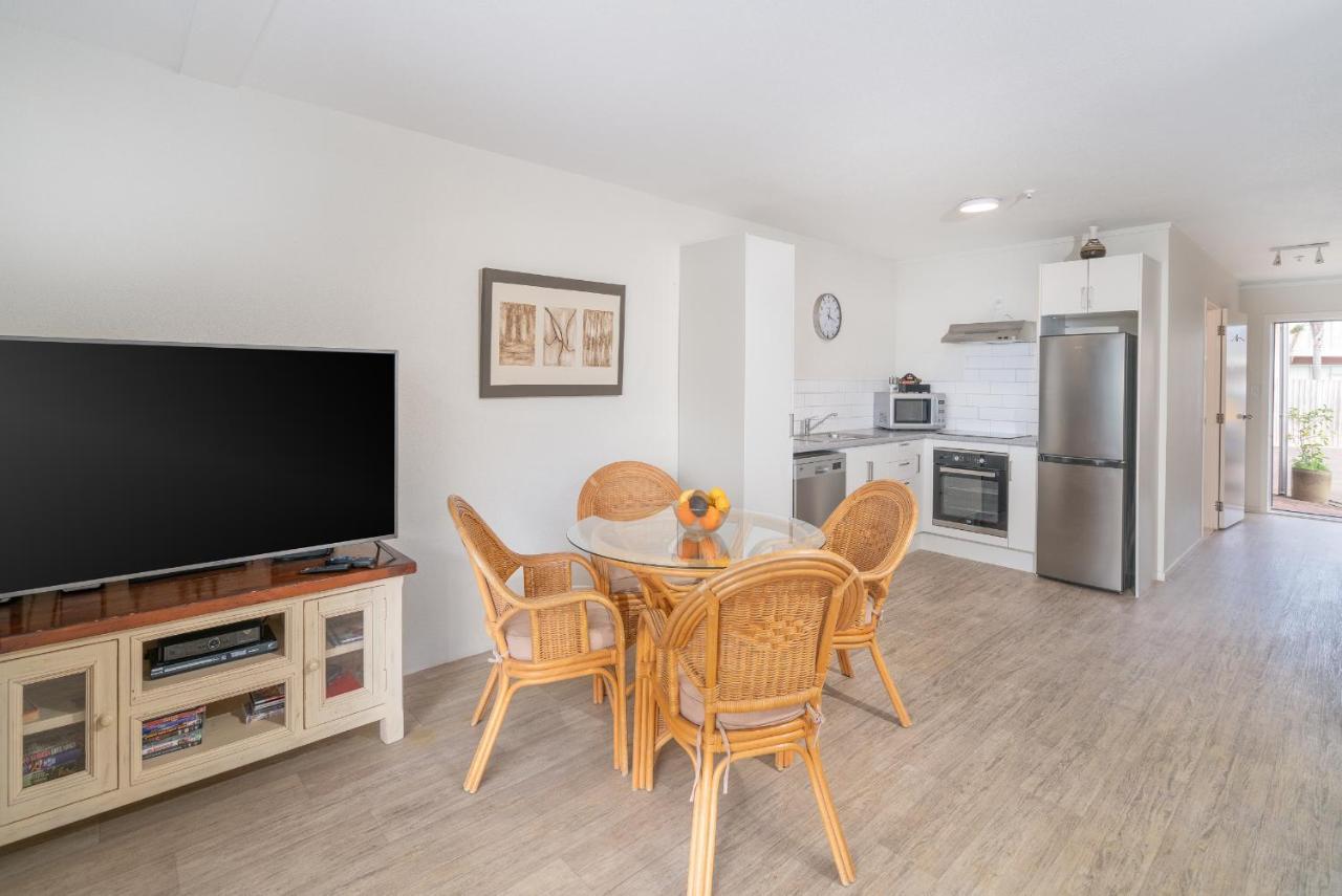 Waterfront Apartments Whitianga Bagian luar foto