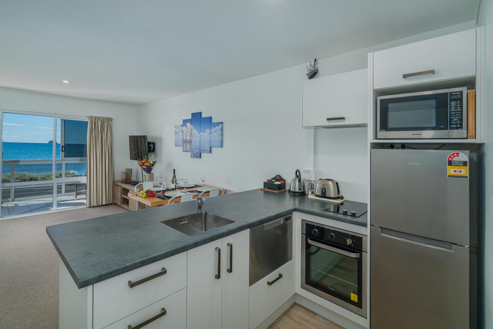 Waterfront Apartments Whitianga Bagian luar foto
